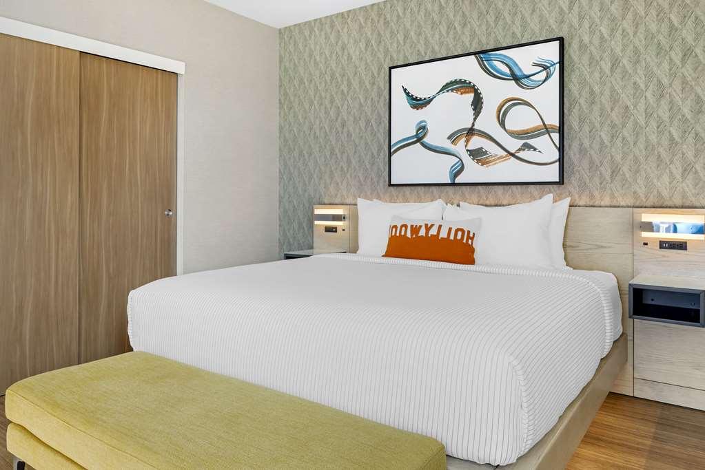 Cambria Hotel Burbank Airport Room photo