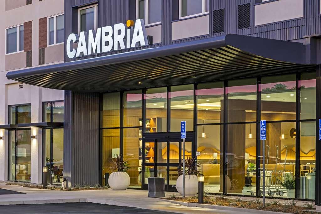 Cambria Hotel Burbank Airport Exterior photo