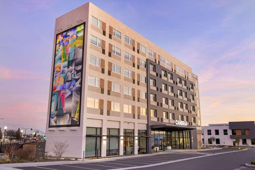 Cambria Hotel Burbank Airport Exterior photo