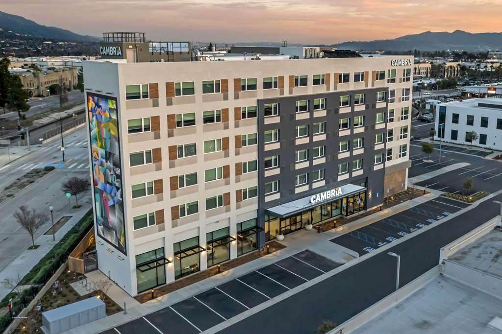 Cambria Hotel Burbank Airport Exterior photo
