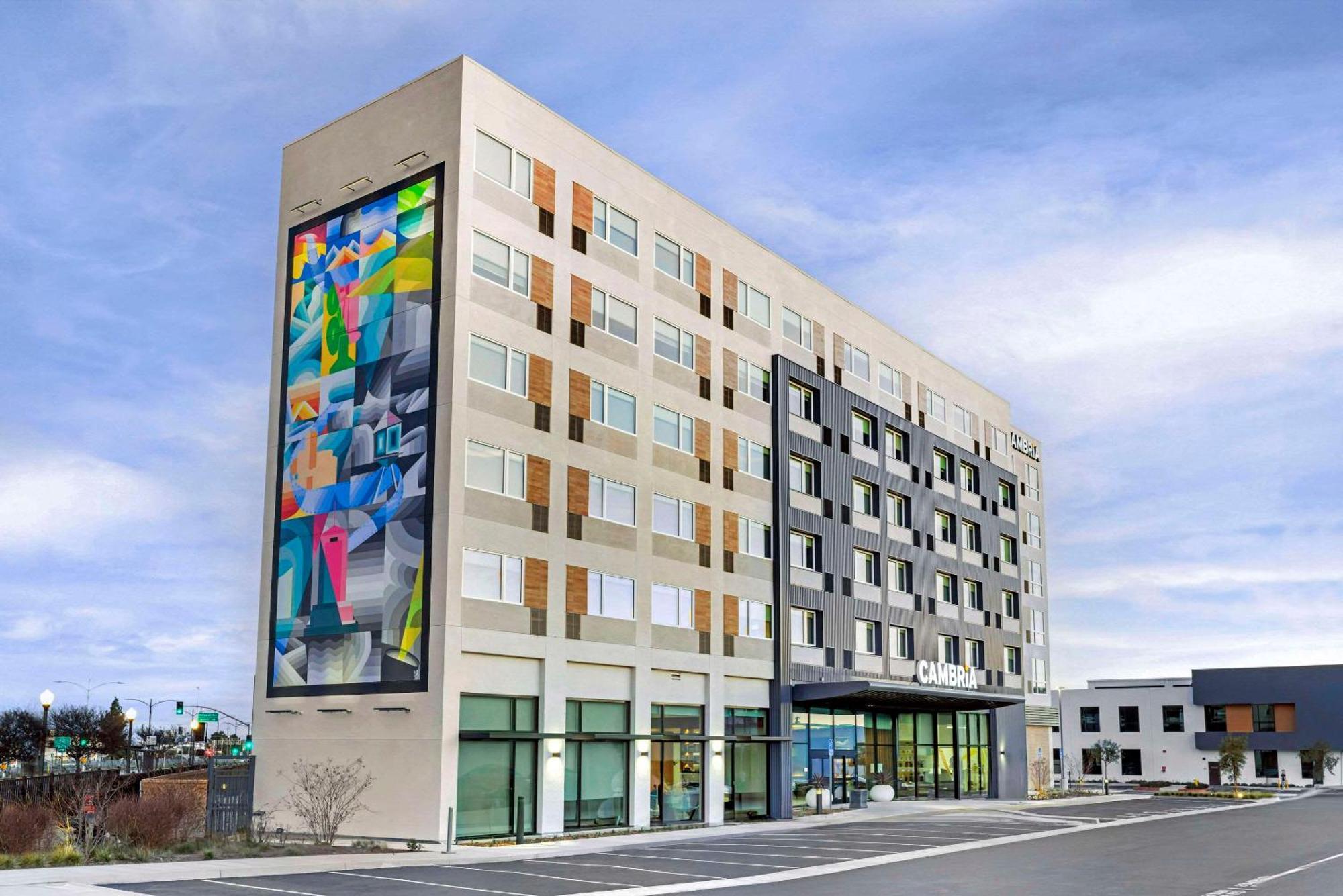 Cambria Hotel Burbank Airport Exterior photo
