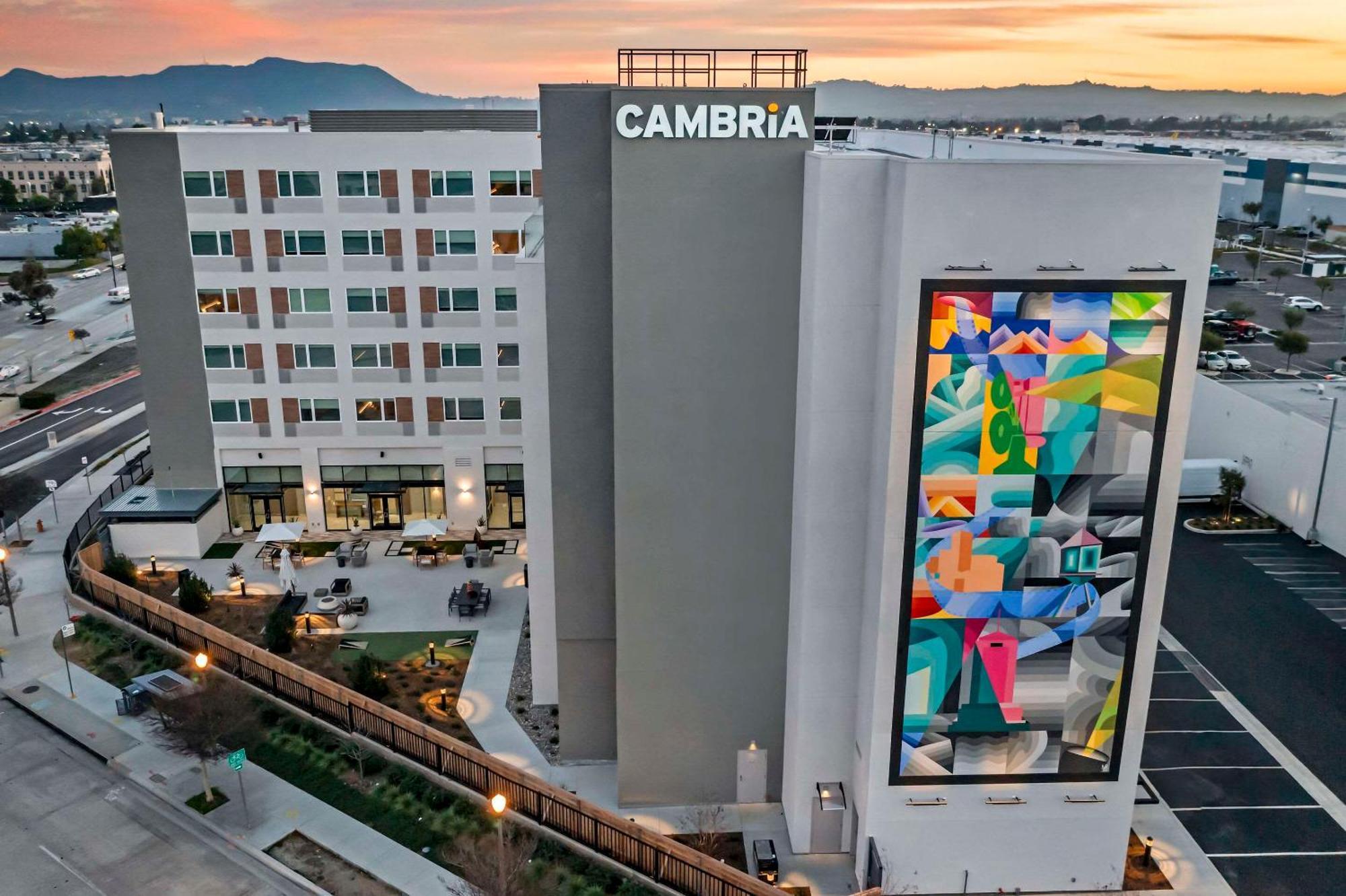 Cambria Hotel Burbank Airport Exterior photo