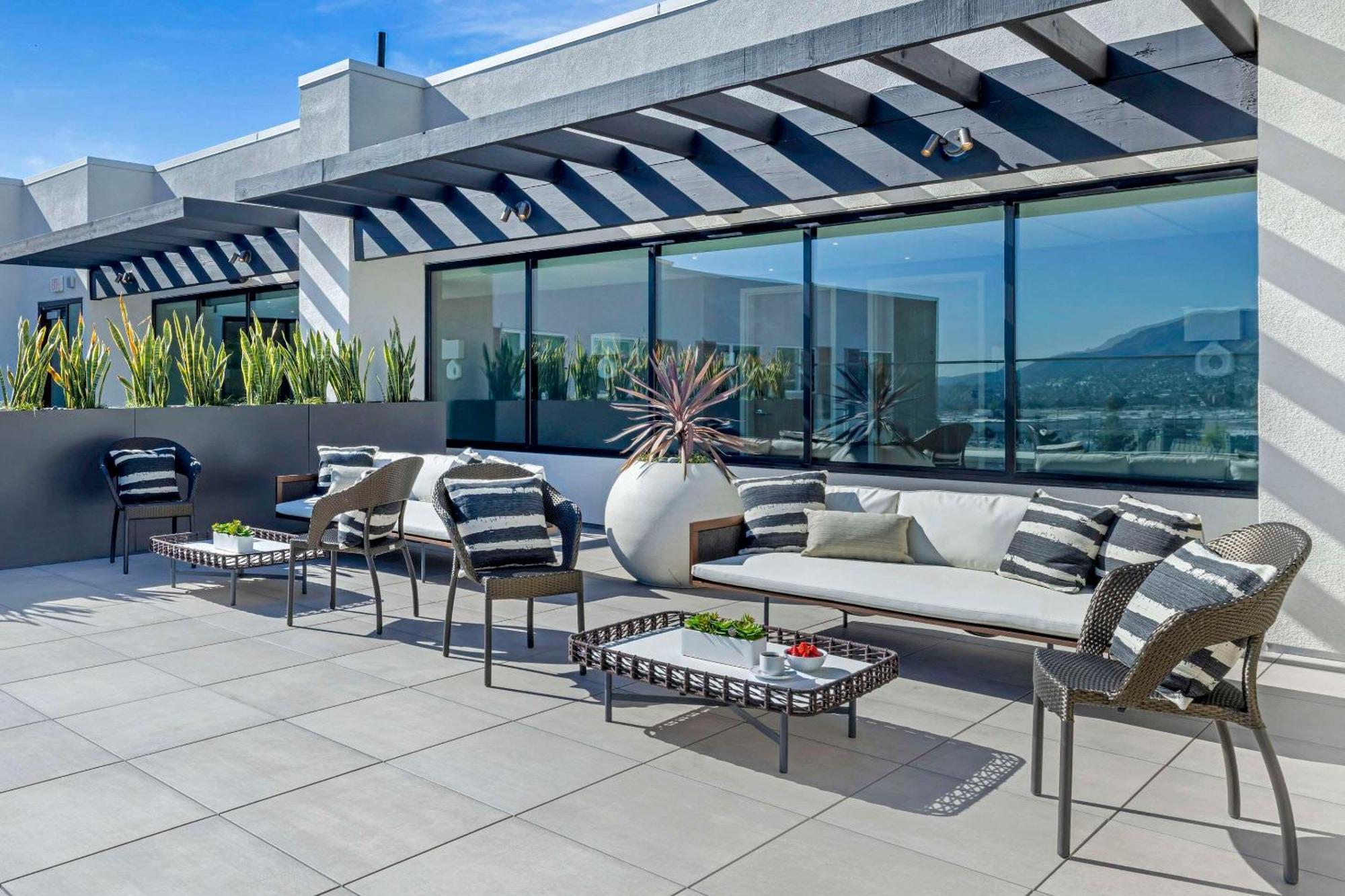 Cambria Hotel Burbank Airport Exterior photo