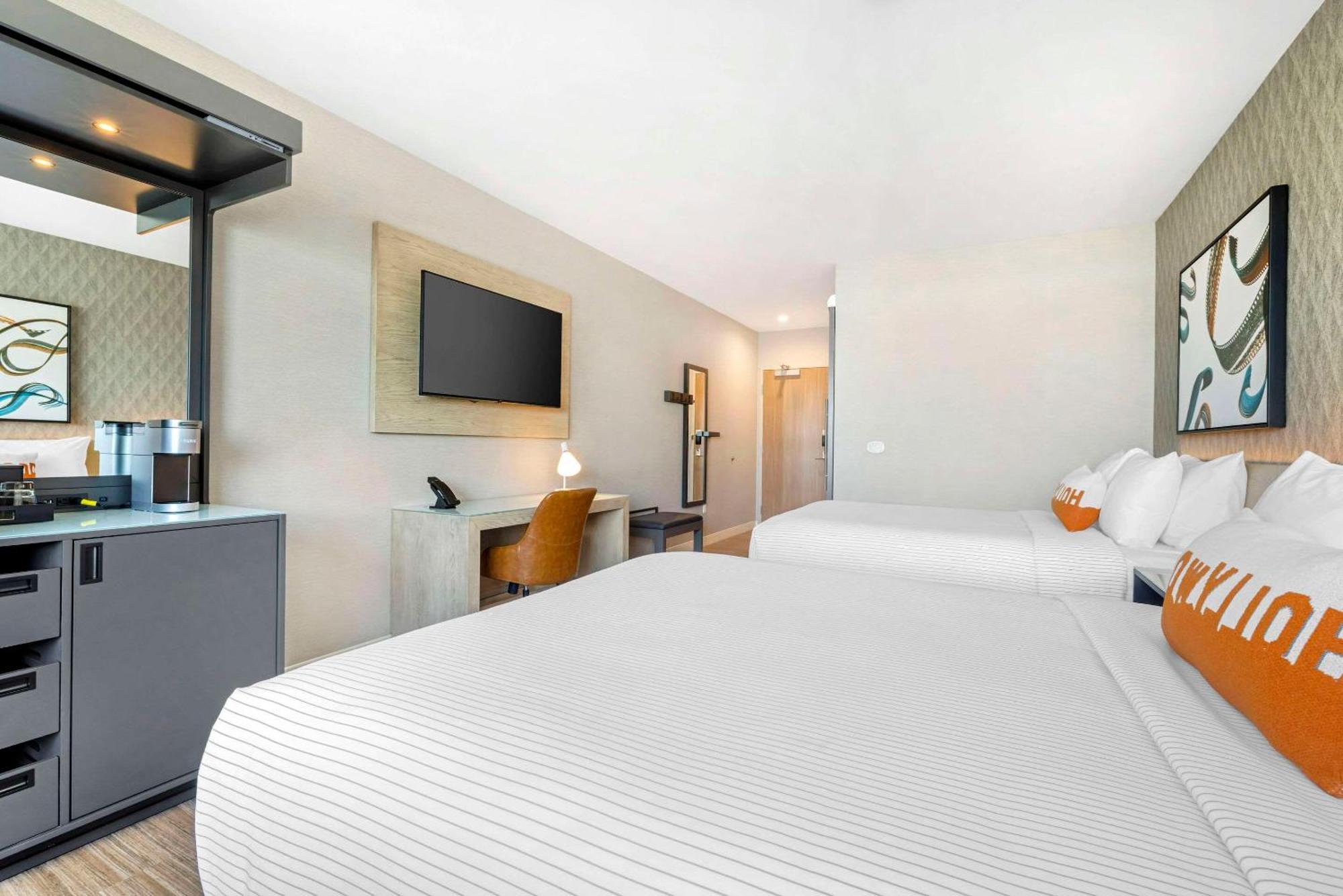 Cambria Hotel Burbank Airport Exterior photo