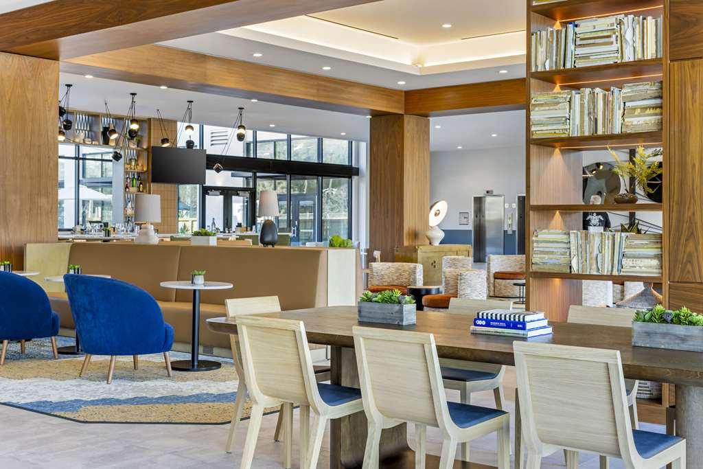 Cambria Hotel Burbank Airport Restaurant photo